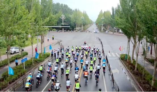 星空体育综合中国驰骋雅丹竞速 逐风拜城骑行——拜城首届克孜尔山地自行车应战赛燃动(图3)